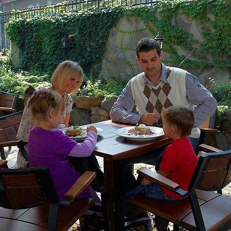 Hotel Sutoris Bochnia Luaran gambar