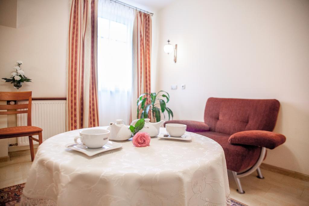 Hotel Sutoris Bochnia Luaran gambar